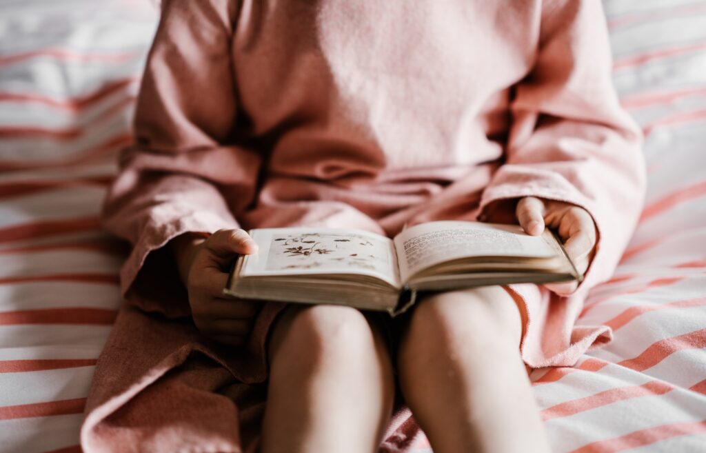 A síndrome da Hiperlexia é caracteriza por um conjunto de sintomas, dentre os quais se destaca a elevada capacidade de leitura em idades precoces.