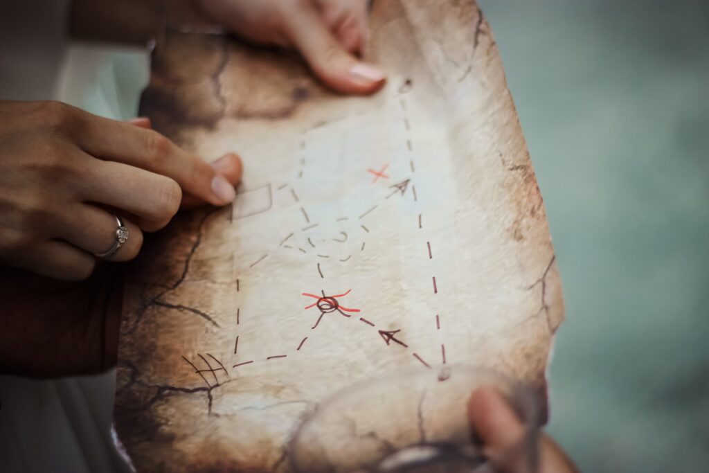 Criando um mapa de um trajeto conhecido a criança usa diversas formas de registro, descobrem diferentes possibilidades de expressar suas descobertas.